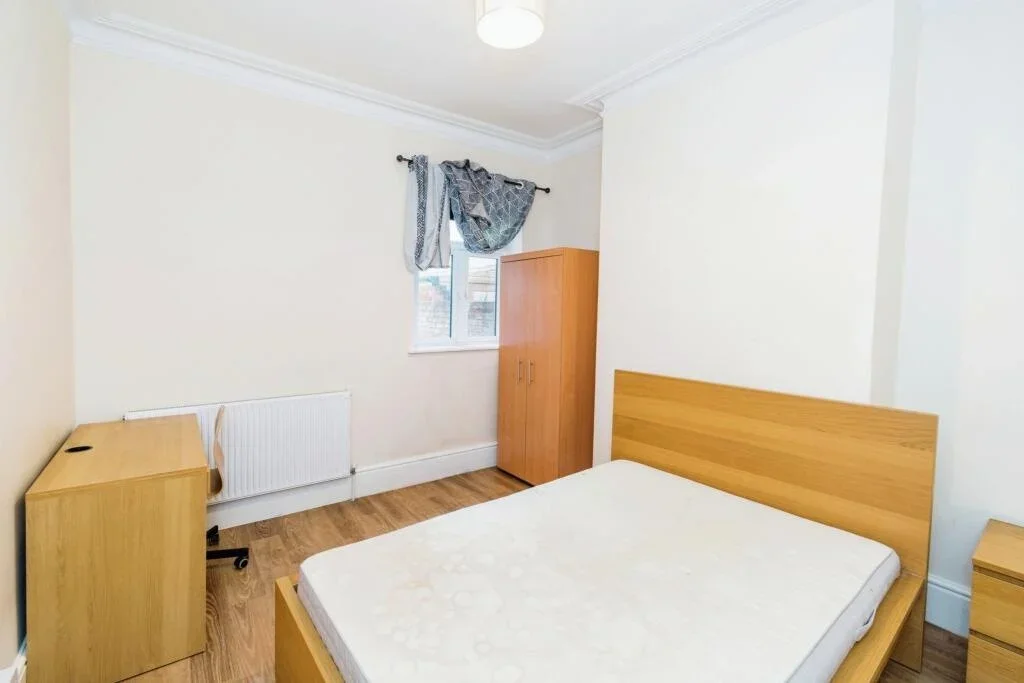 Room Tennyson Road in Southampton