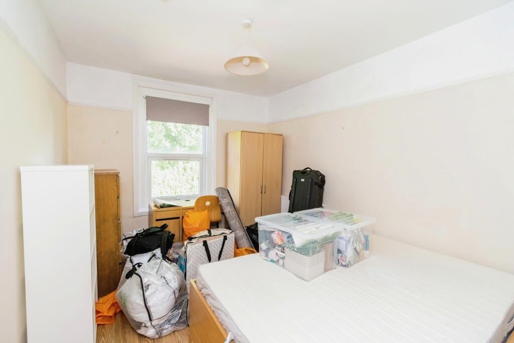 Room Tennyson Road in Southampton