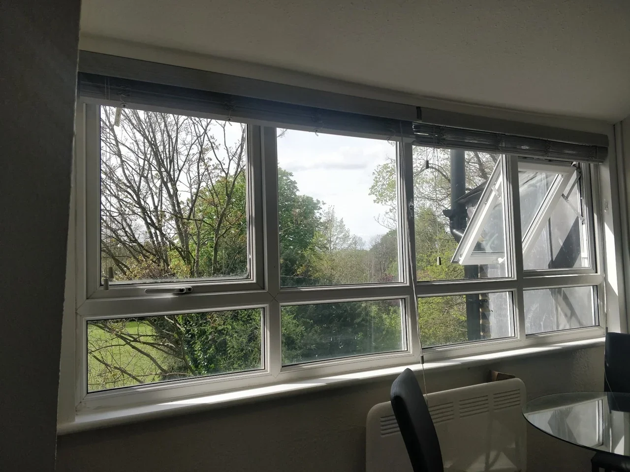 Flat Hawkwood Mount in Greater London