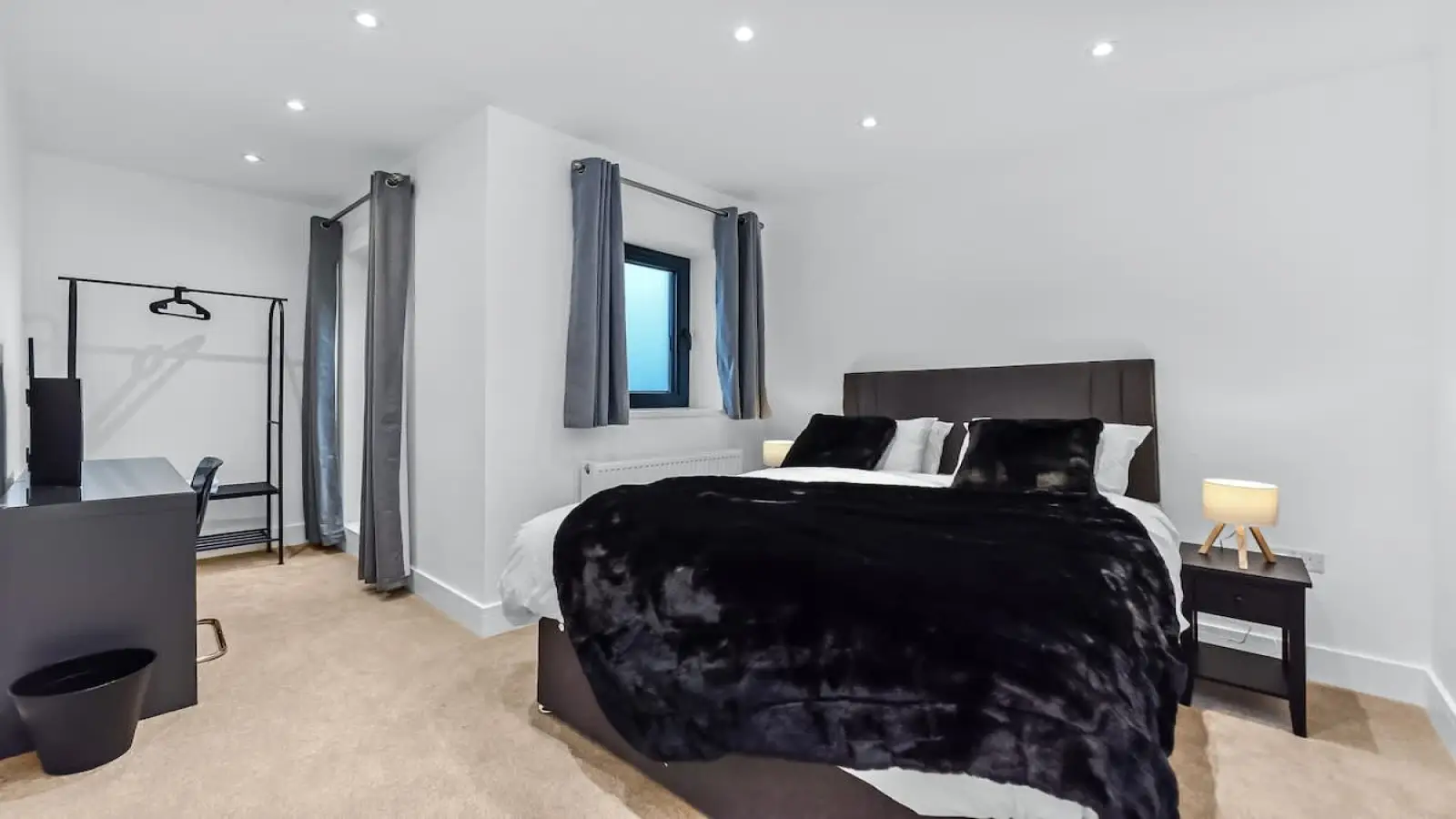 Flat Vincent Road in Greater London