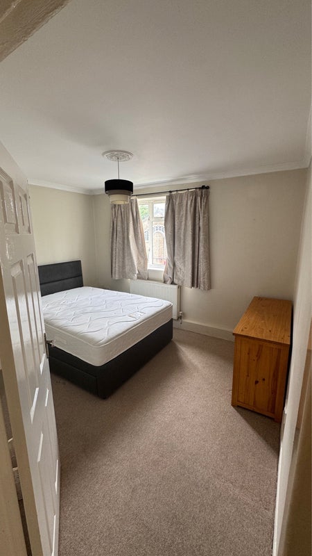 Room Roehampton Lane in Greater London