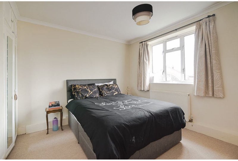 Room Roehampton Lane in Greater London