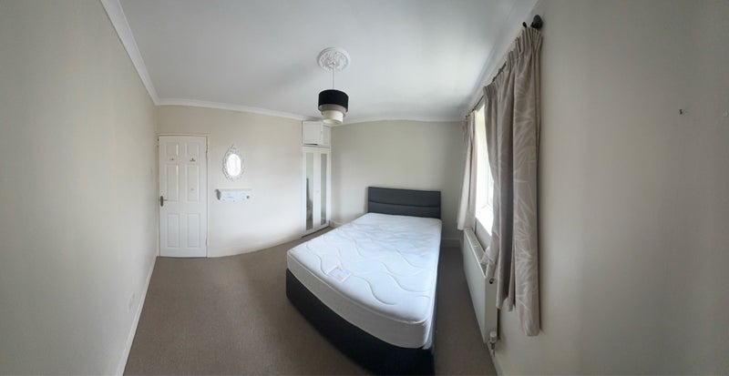 Room Roehampton Lane in Greater London
