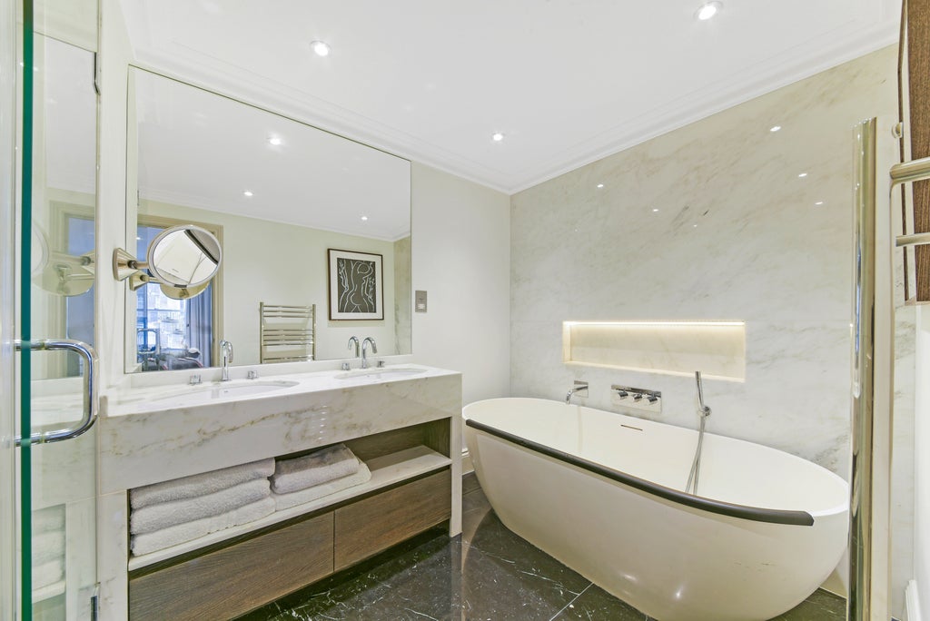 Flat Culford Gardens in Greater London