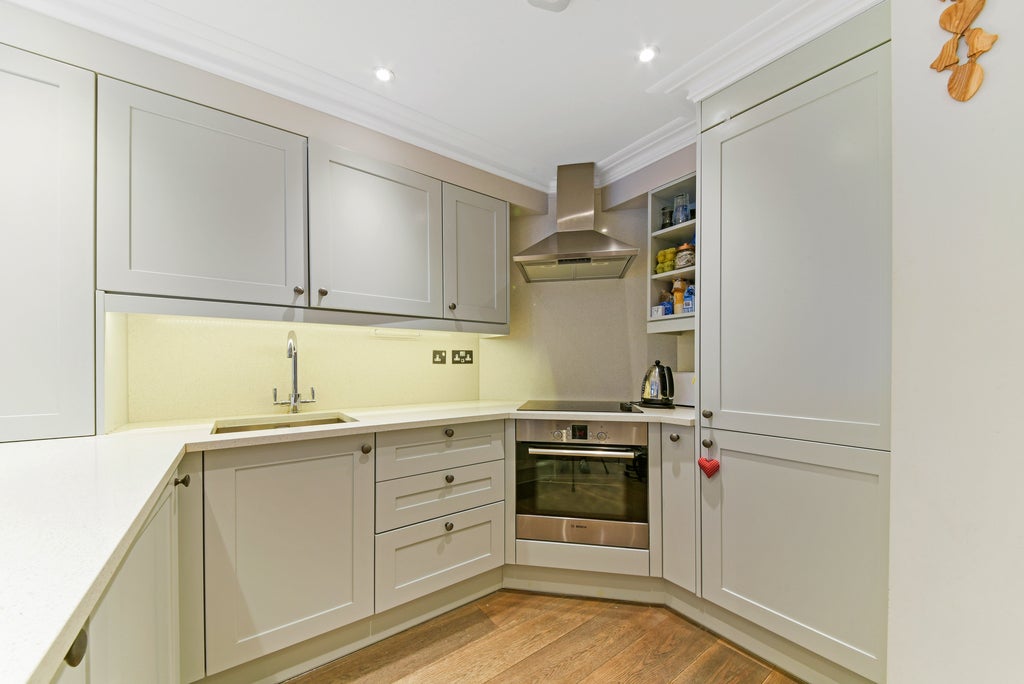 Flat Culford Gardens in Greater London