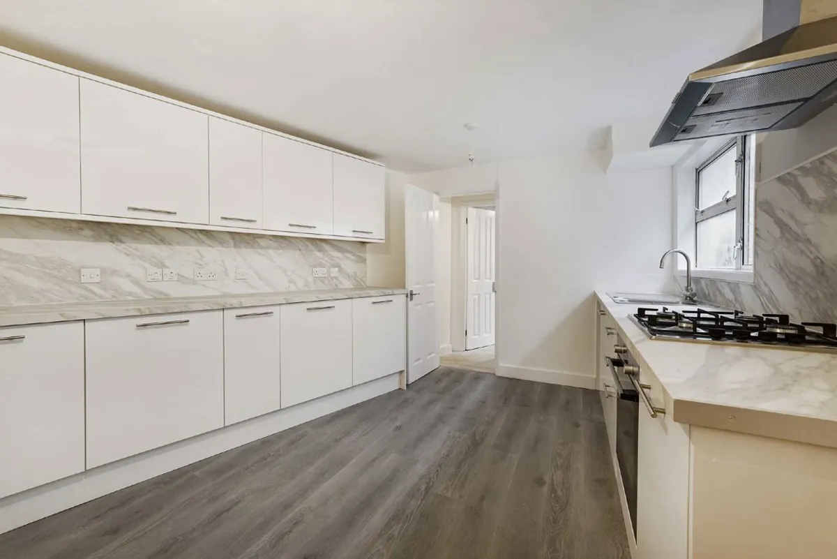 Flat Clapham High Street in Greater London