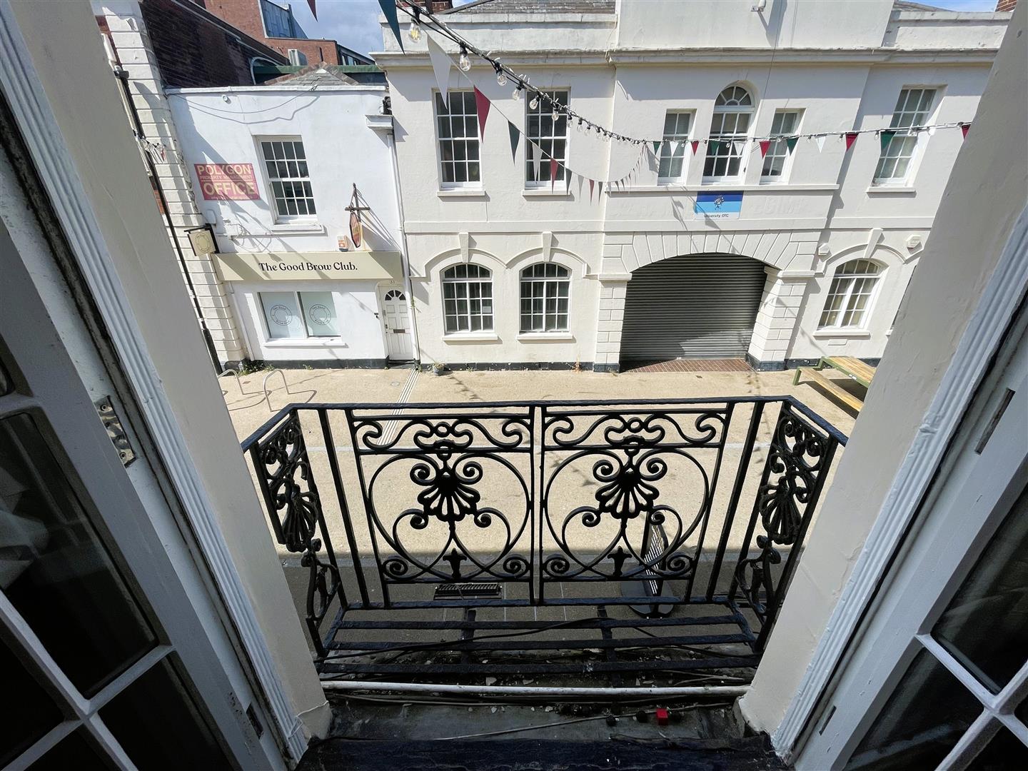 Flat Carlton Place in Southampton