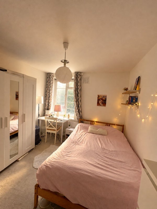 Room White Post Lane in Greater London
