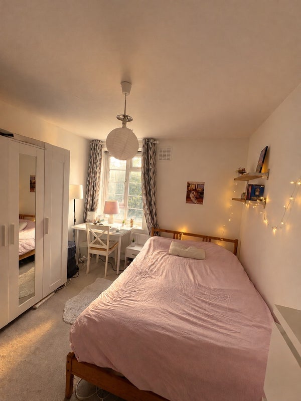 Room White Post Lane in Greater London