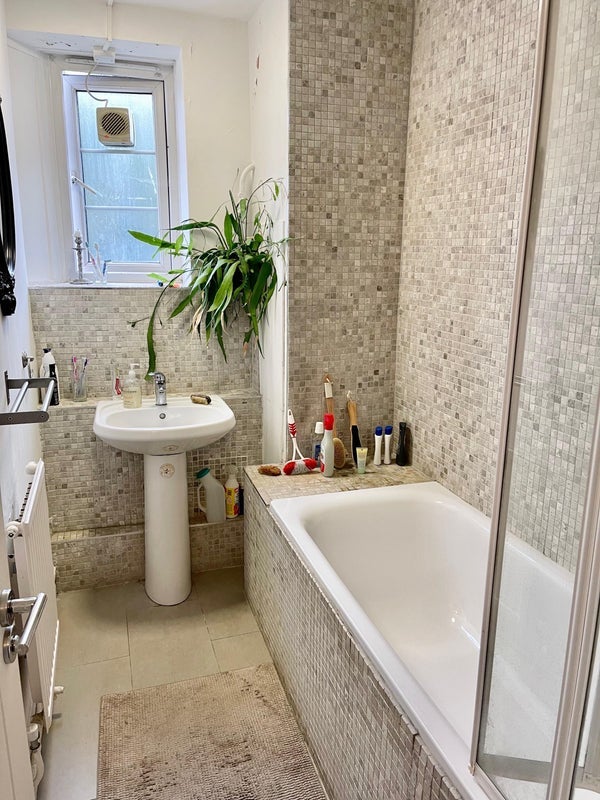 Room White Post Lane in Greater London
