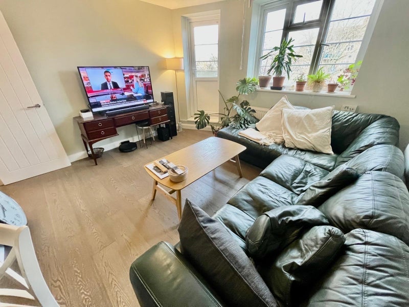 Room White Post Lane in Greater London
