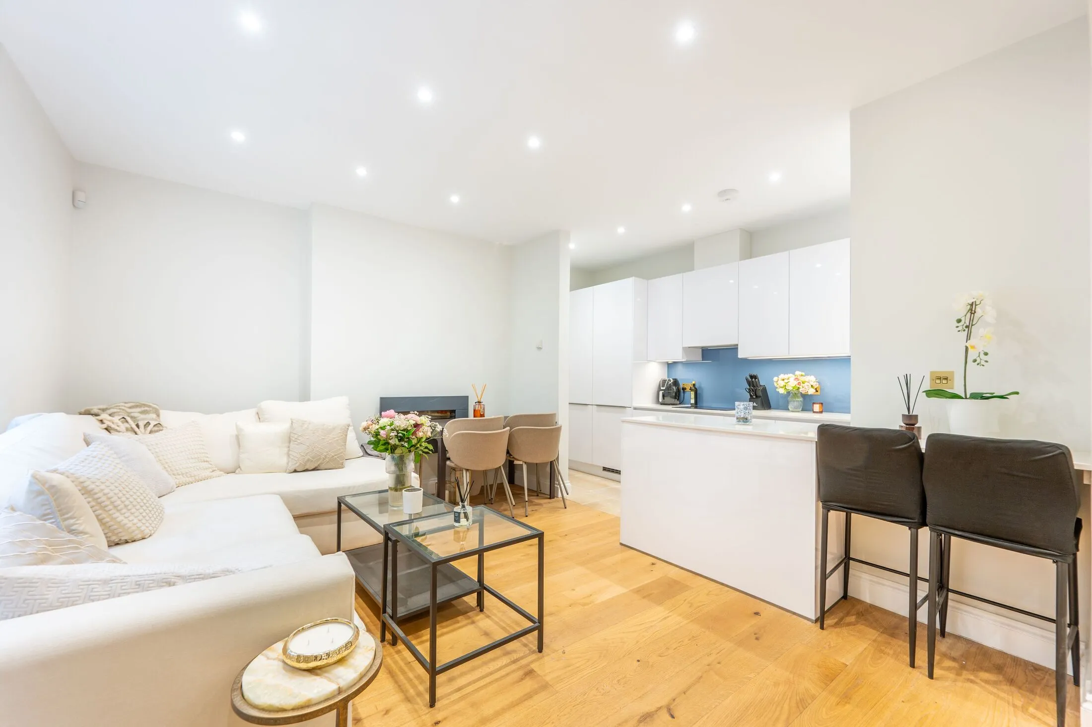 Flat Queen's Gardens in City of Westminster