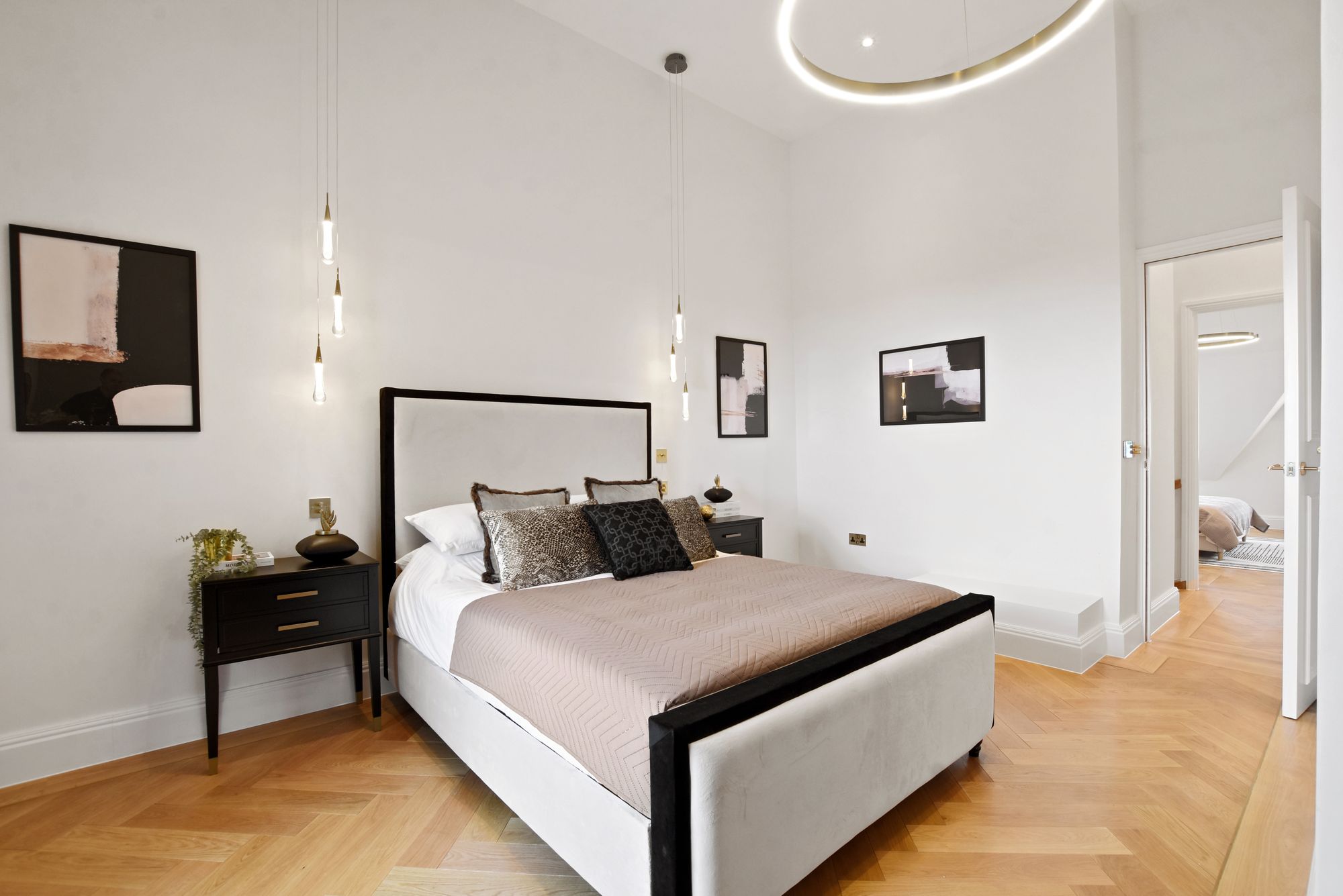 Flat The Ridgeway in Greater London