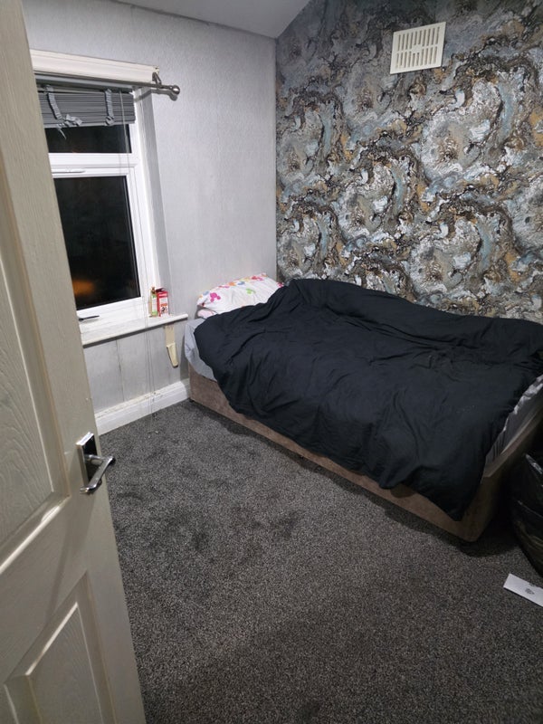 Room Eastbury Avenue in Bradford
