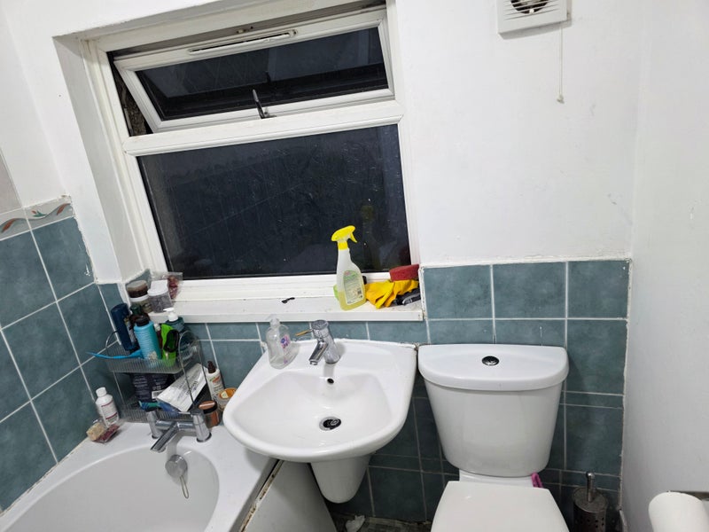 Room Eastbury Avenue in Bradford