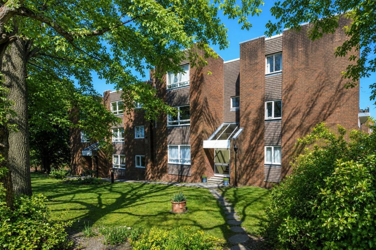 Flat Albury Road in Guildford