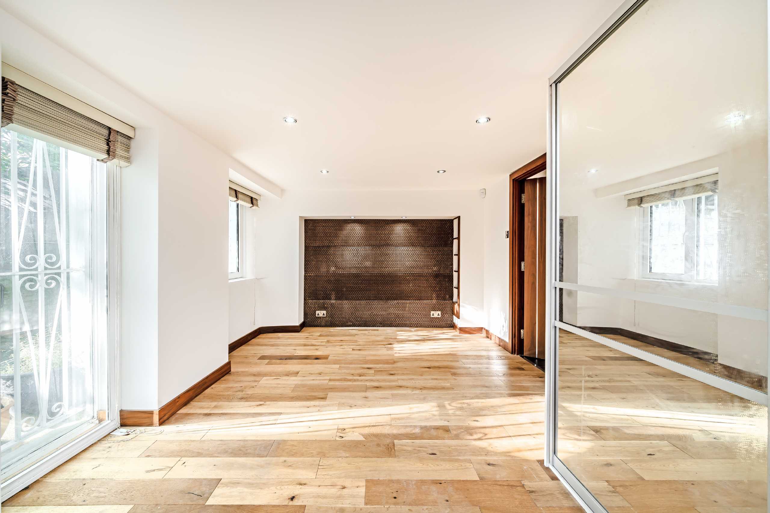 Flat Holland Park Avenue in Greater London