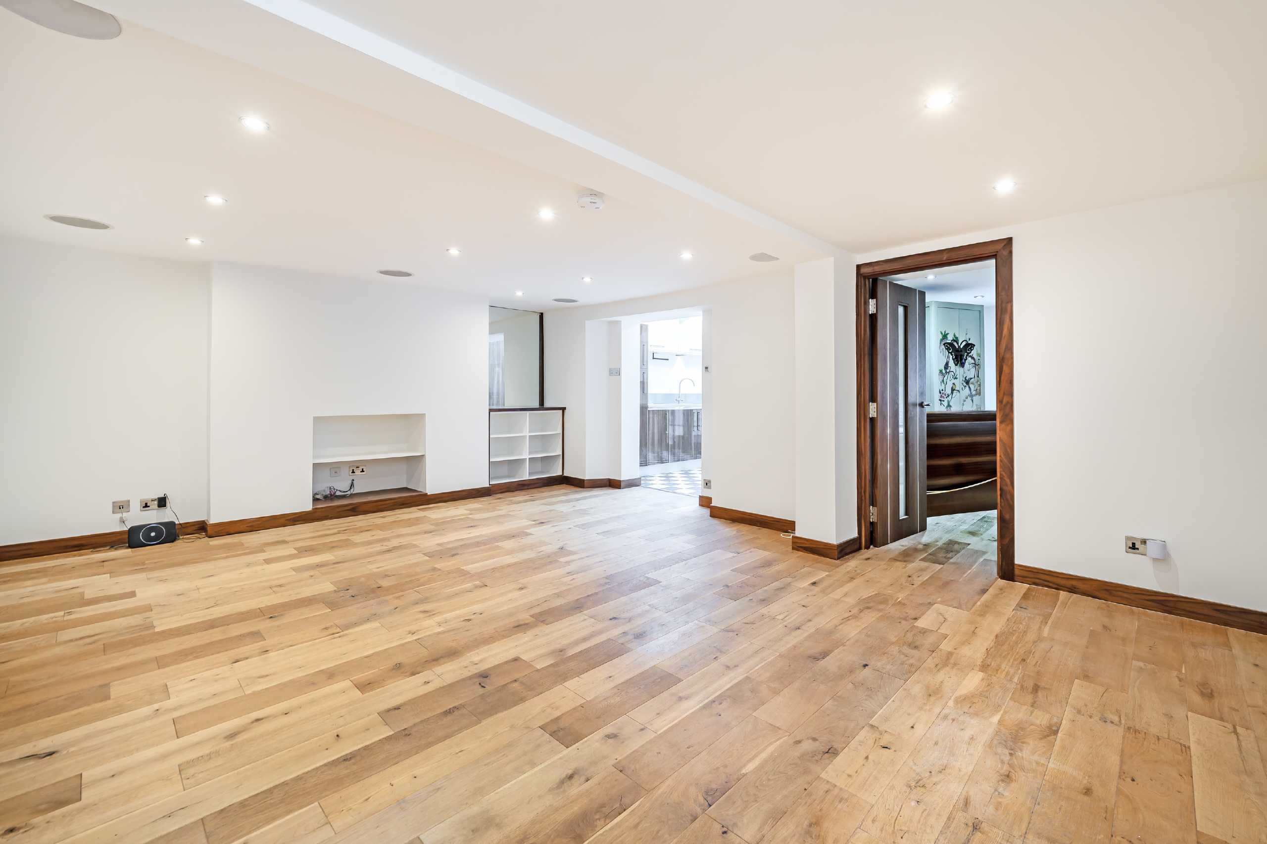 Flat Holland Park Avenue in Greater London