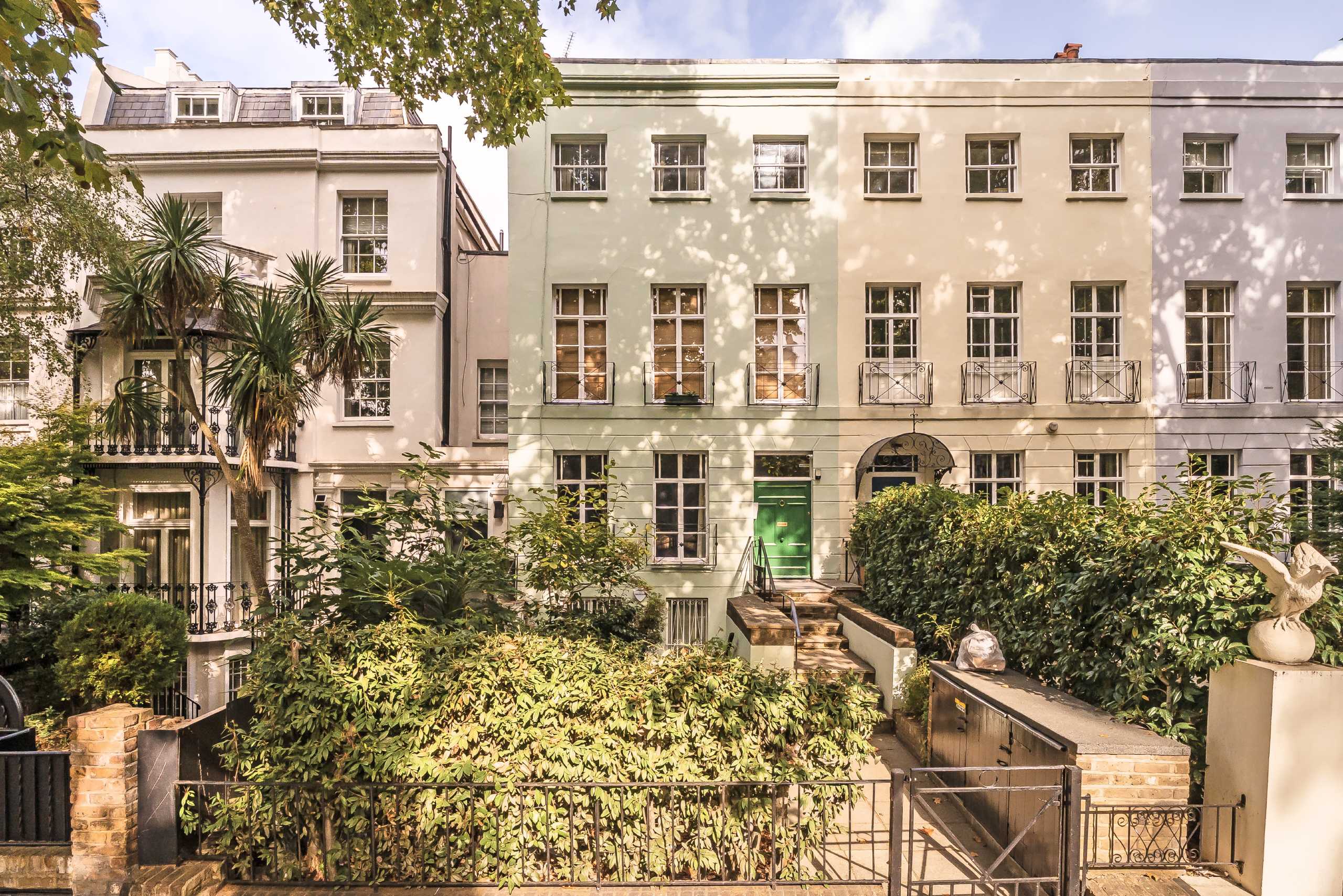 Flat Holland Park Avenue in Greater London
