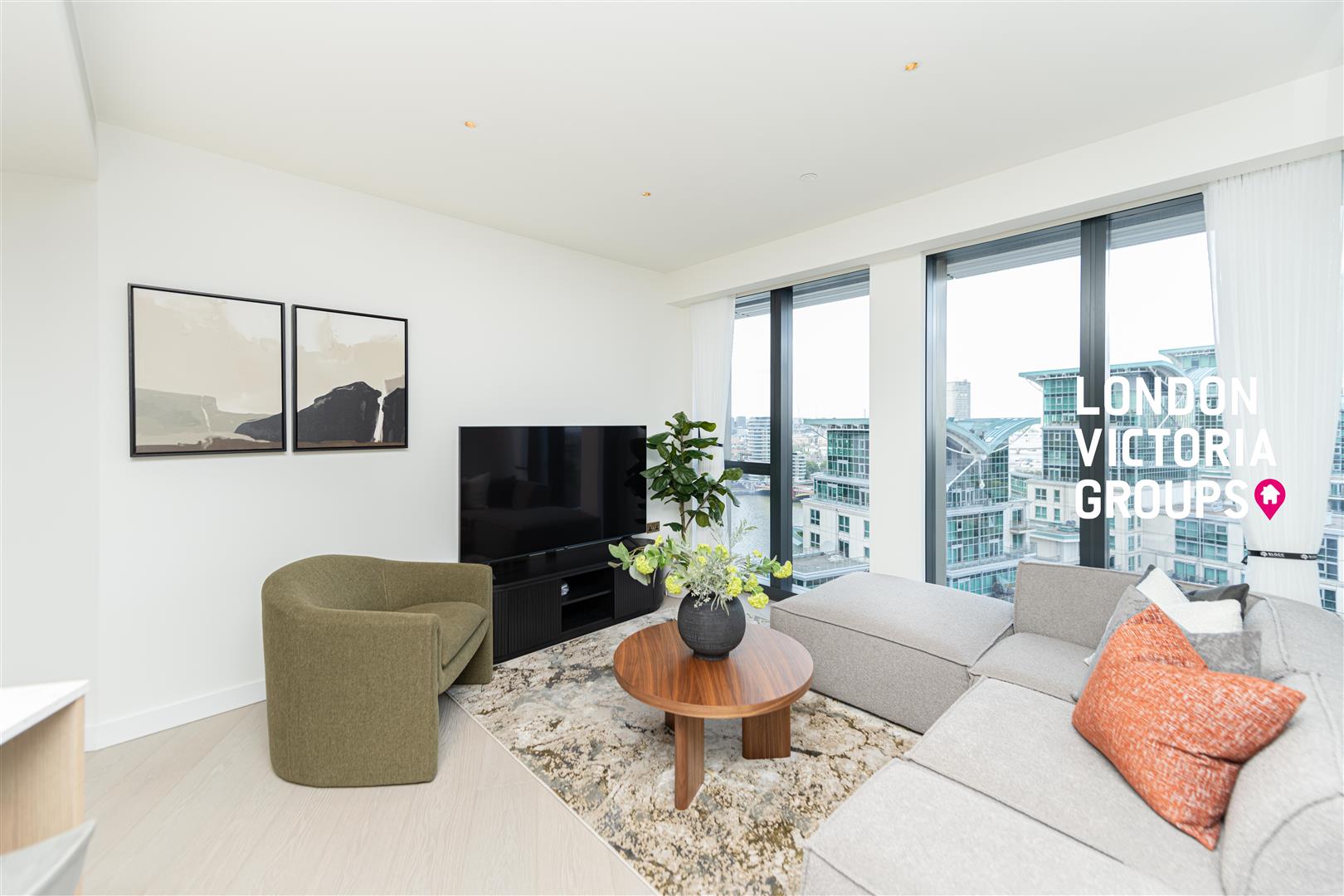 Flat Nine Elms Lane in Greater London