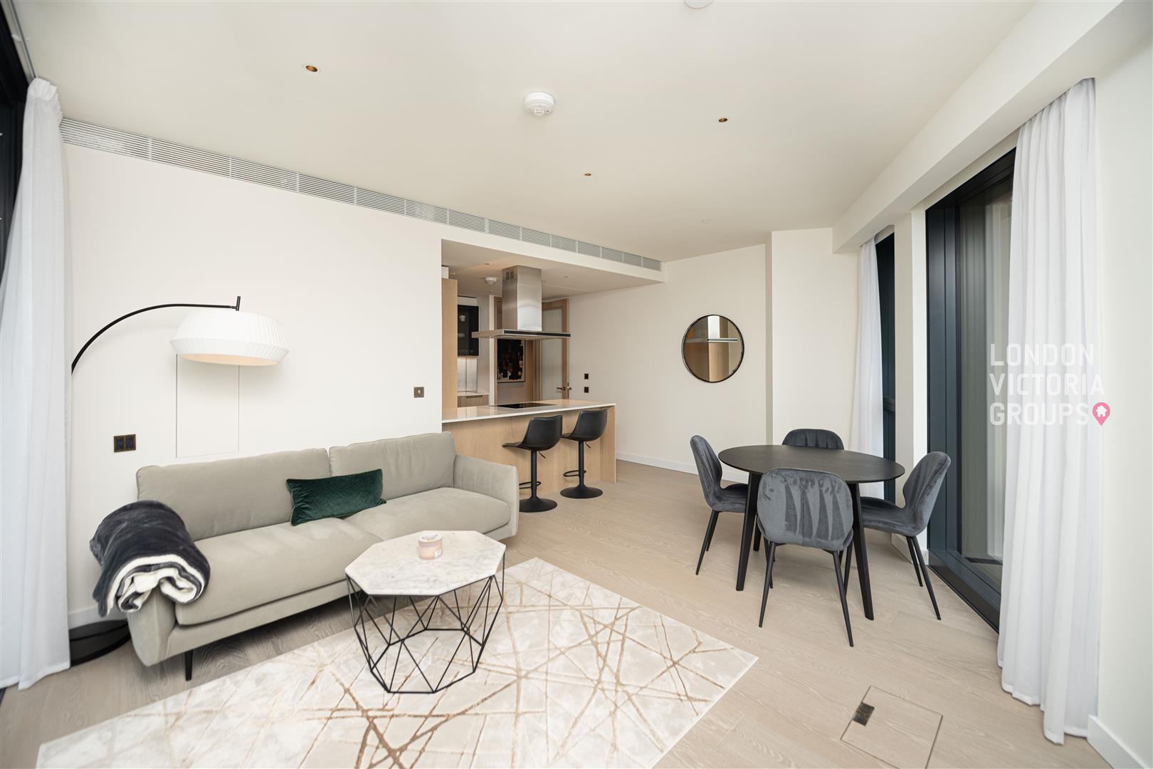 Flat Nine Elms Lane in Greater London