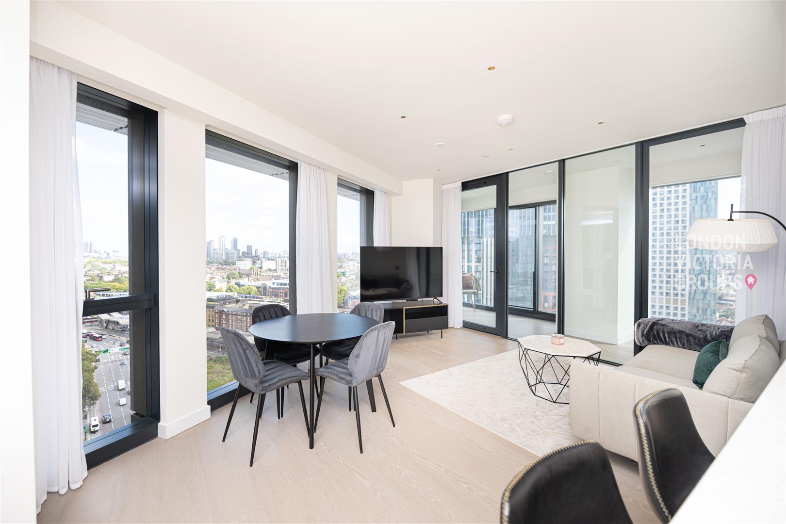 Flat Nine Elms Lane in Greater London