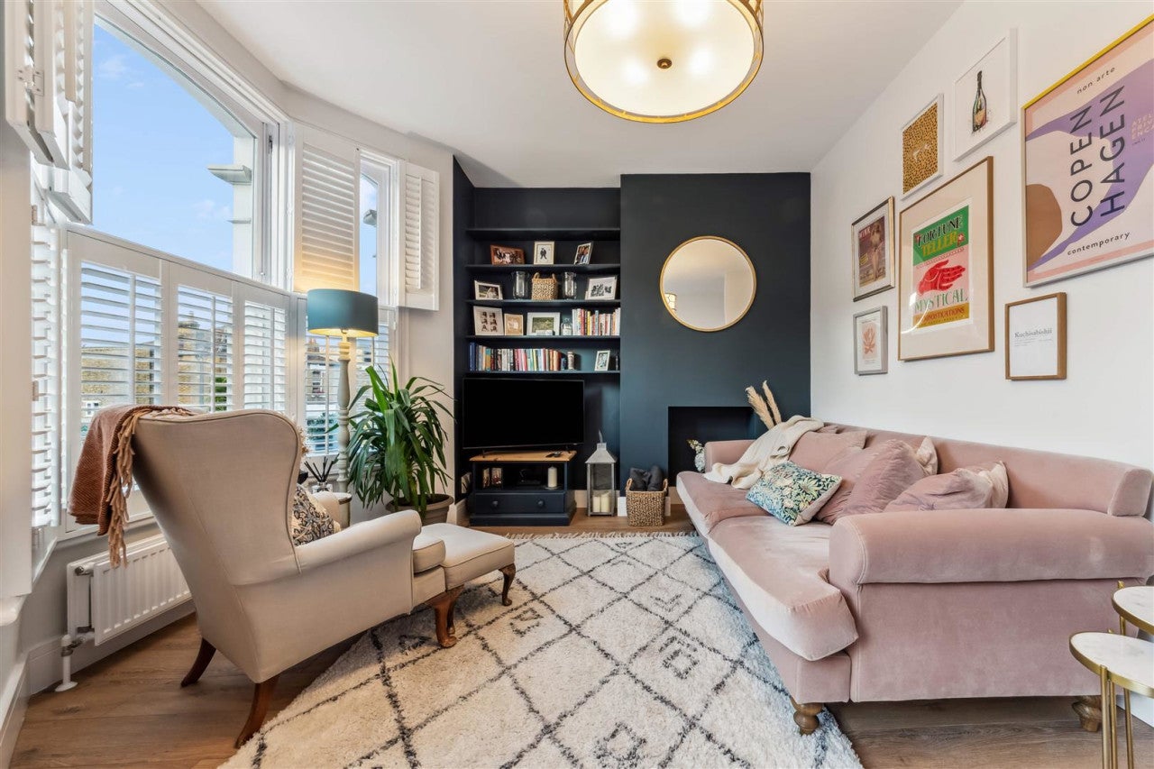 Flat Horsford Road in Greater London