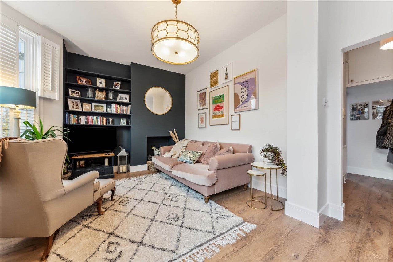 Flat Horsford Road in Greater London