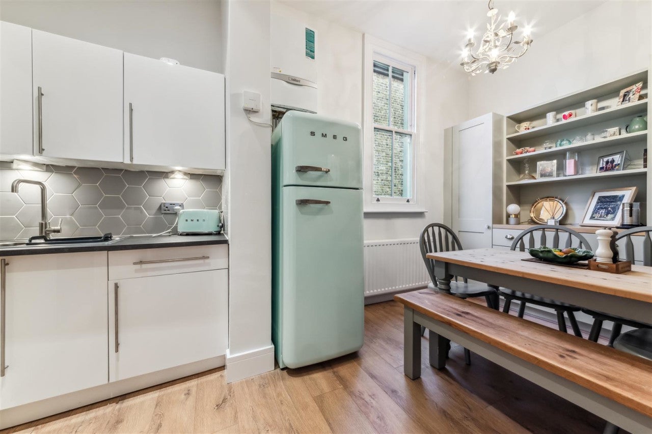 Flat Horsford Road in Greater London