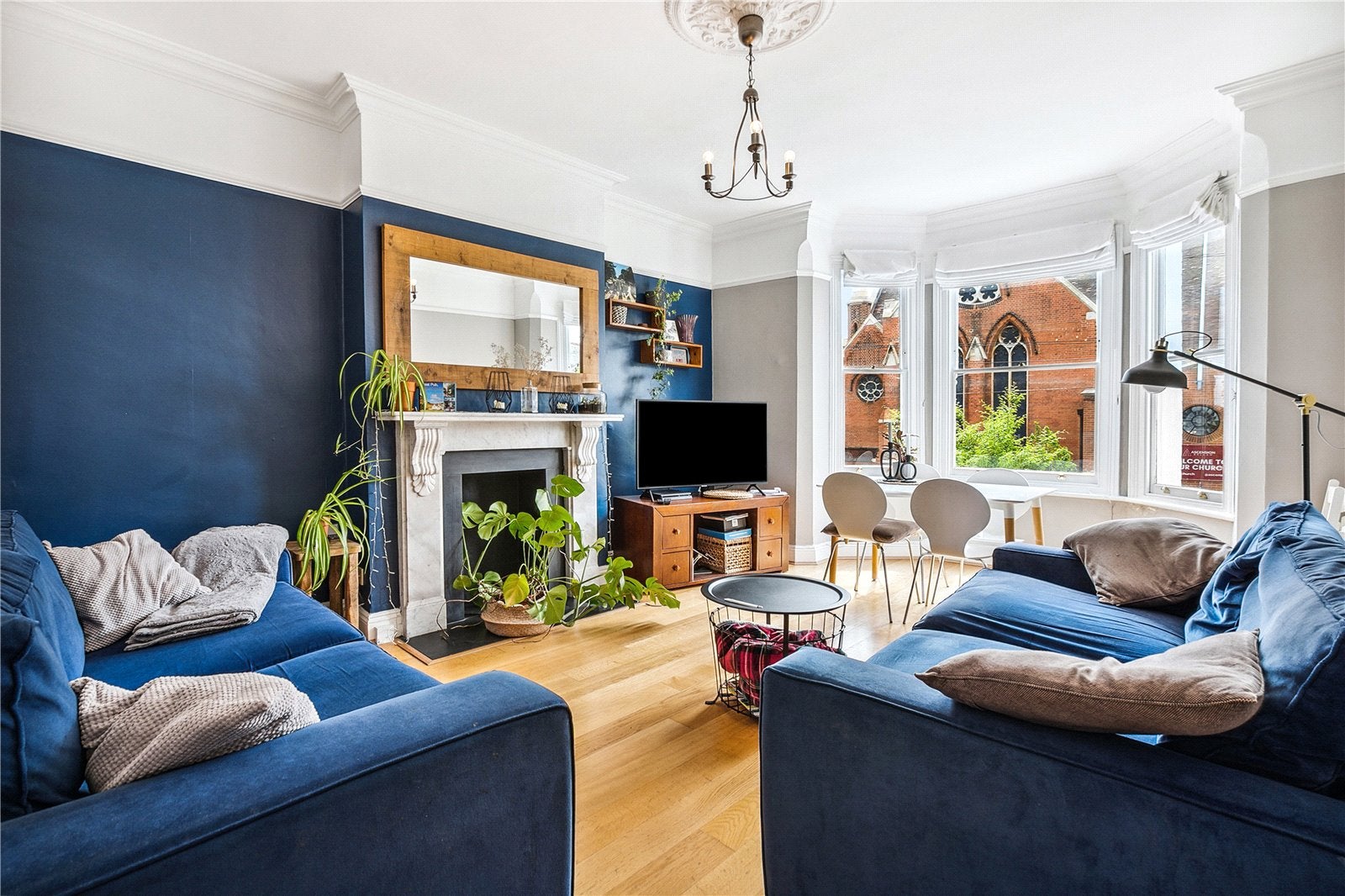 Flat Malwood Road in Greater London