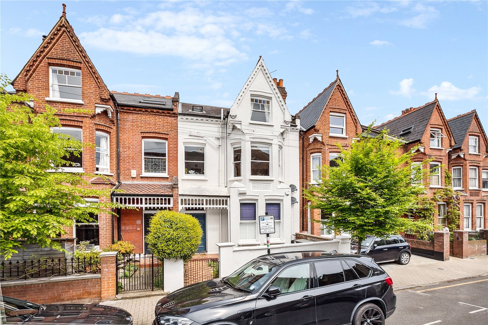 Flat Malwood Road in Greater London