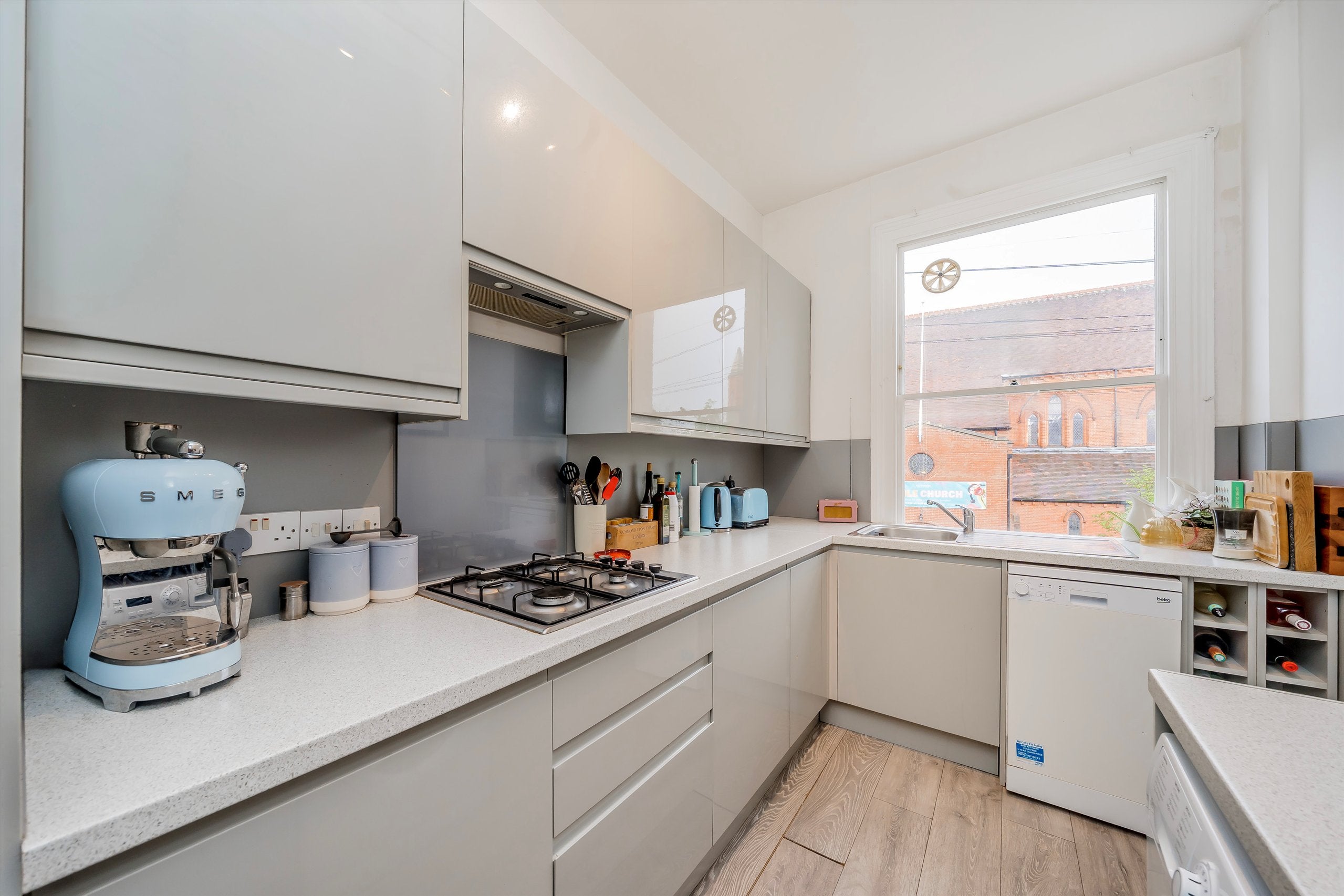 Flat Malwood Road in Greater London