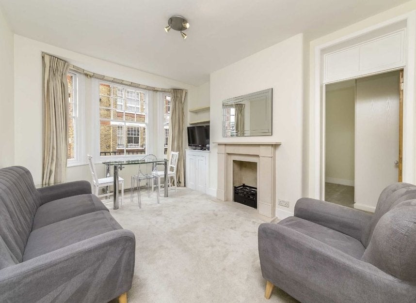 Flat Walton Street in Greater London