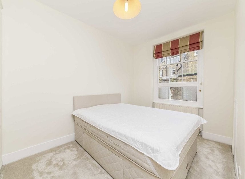 Flat Walton Street in Greater London