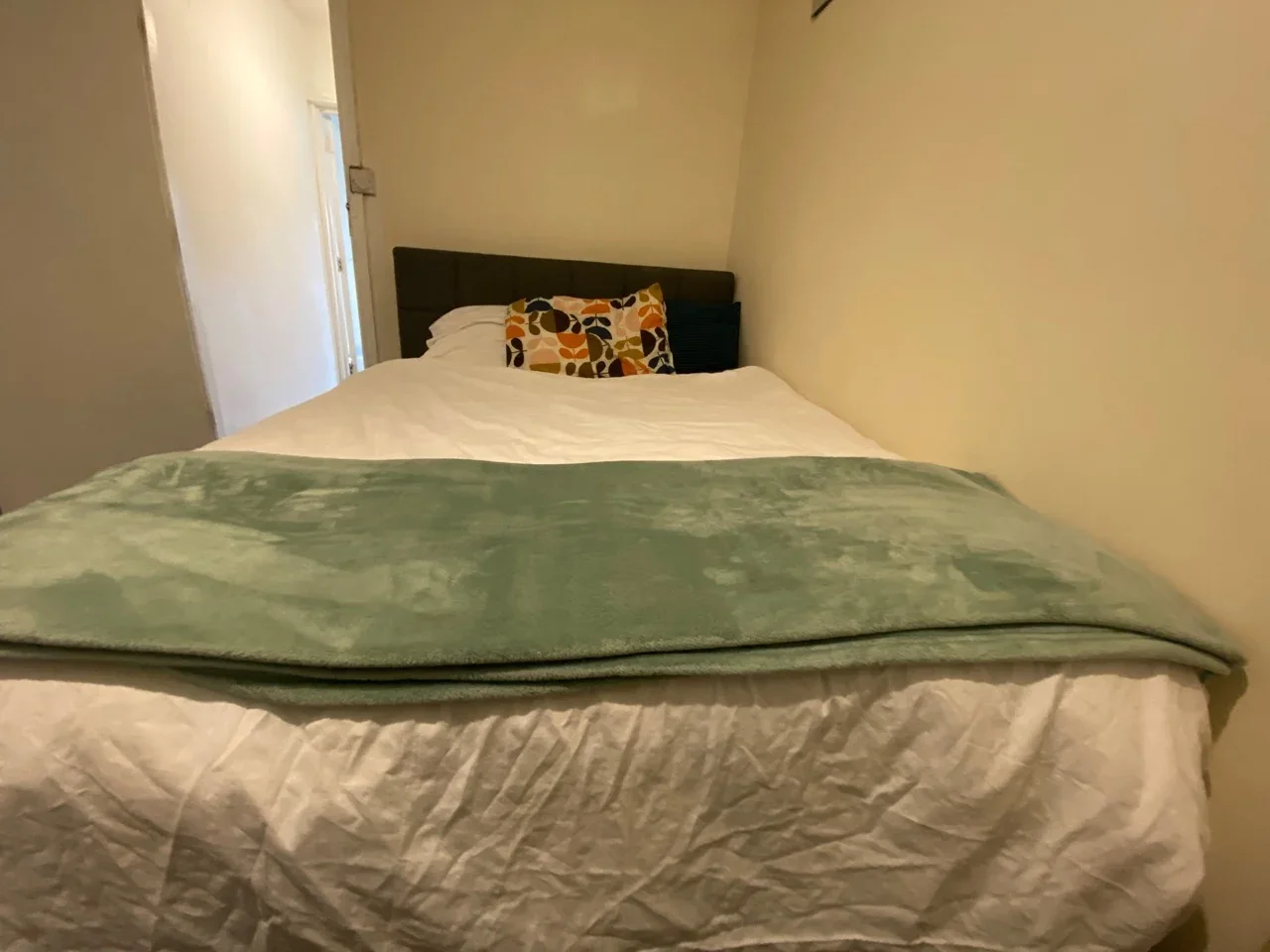 Room Alfreton Road in Nottingham