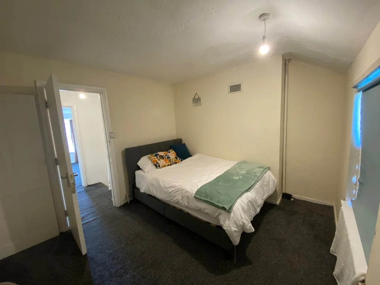 Room Alfreton Road in Nottingham