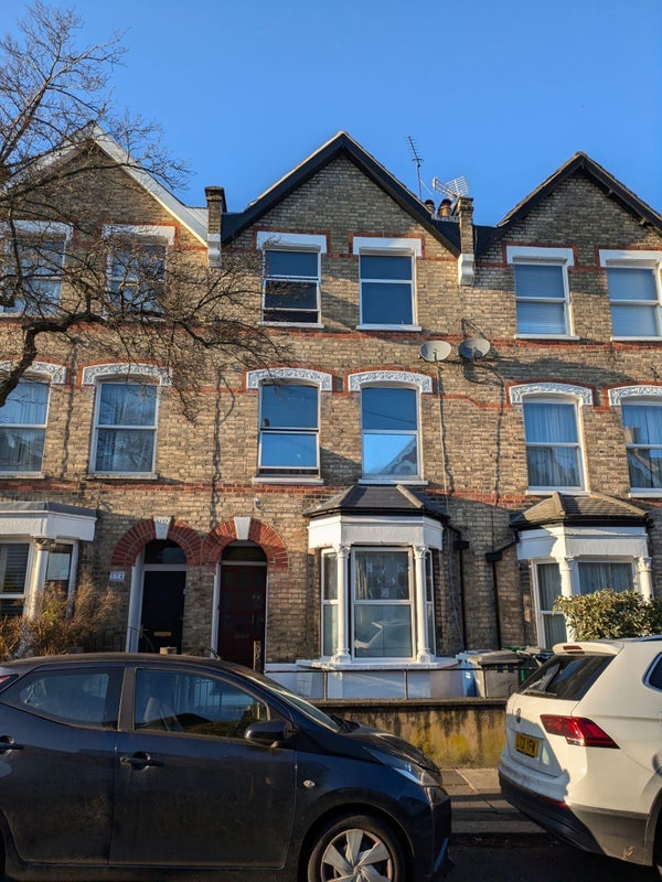 Room Holly Park Road in Greater London