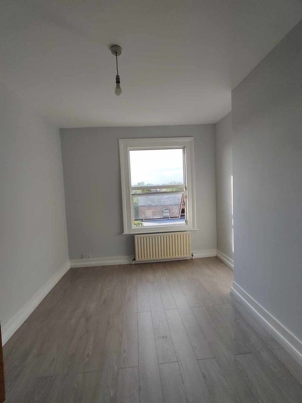 Room Holly Park Road in Greater London