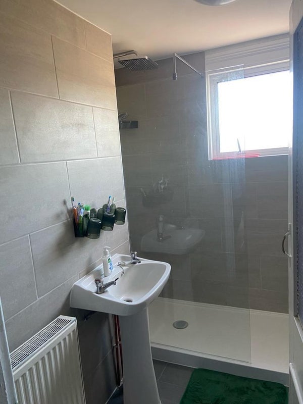 Room Holly Park Road in Greater London