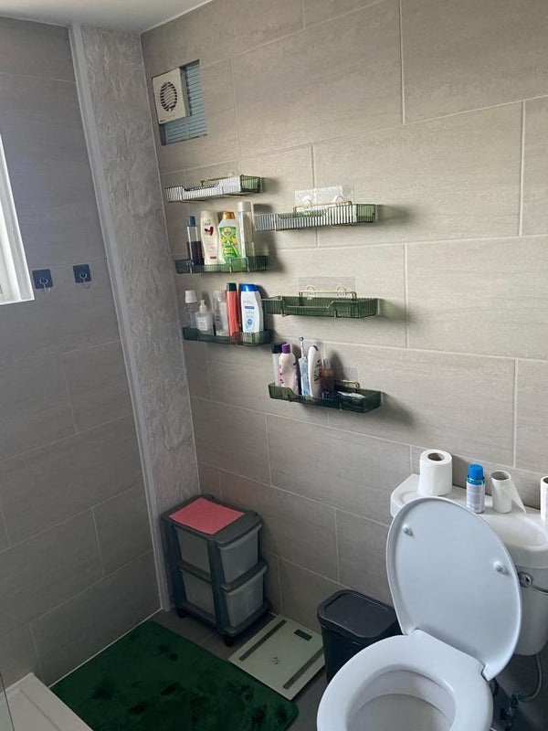 Room Holly Park Road in Greater London
