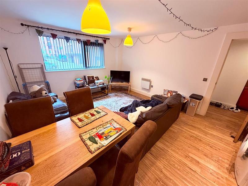 Flat Sillavan Way in Salford