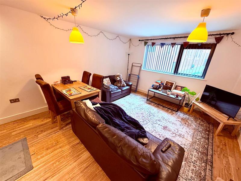 Flat Sillavan Way in Salford