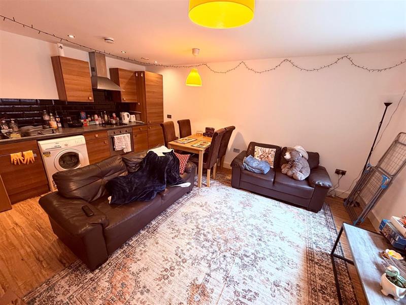 Flat Sillavan Way in Salford