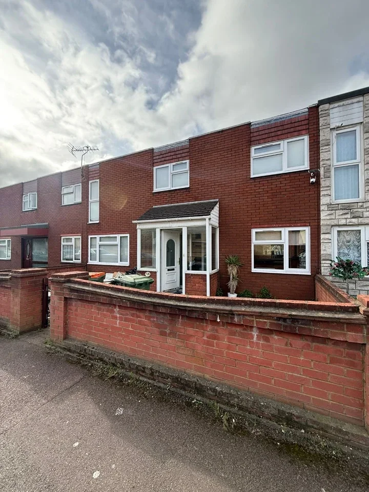 House Russell Road in Greater London