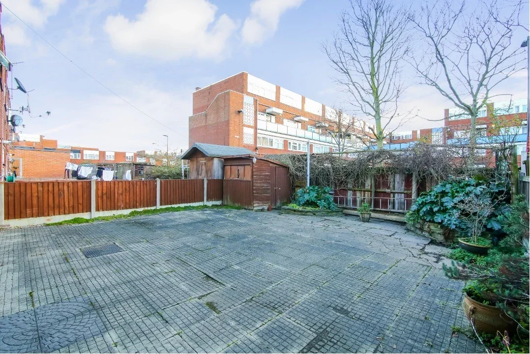 House Russell Road in Greater London