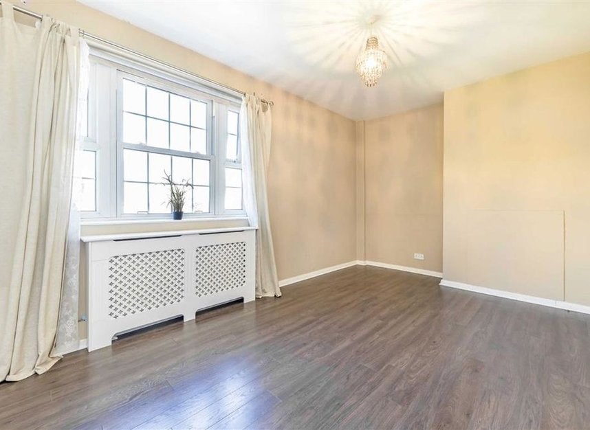 Flat Doddington Grove in Greater London