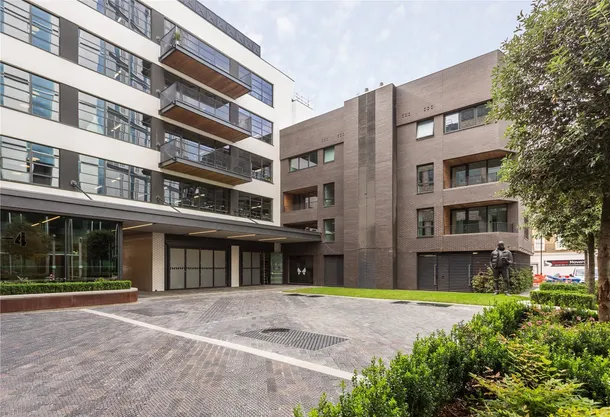 Flat Mallow Street in Greater London
