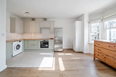 Flat Endlesham Road in Greater London