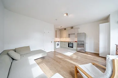 Flat Endlesham Road in Greater London