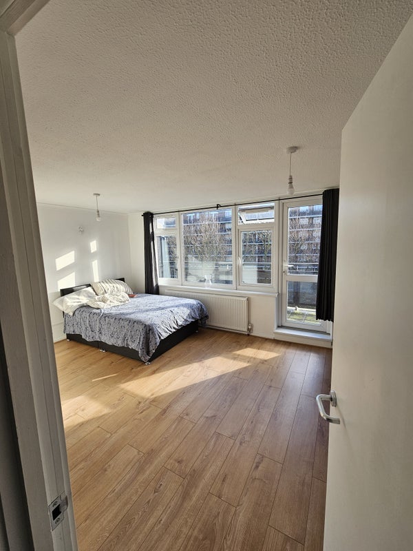 Room Clements Road in Greater London